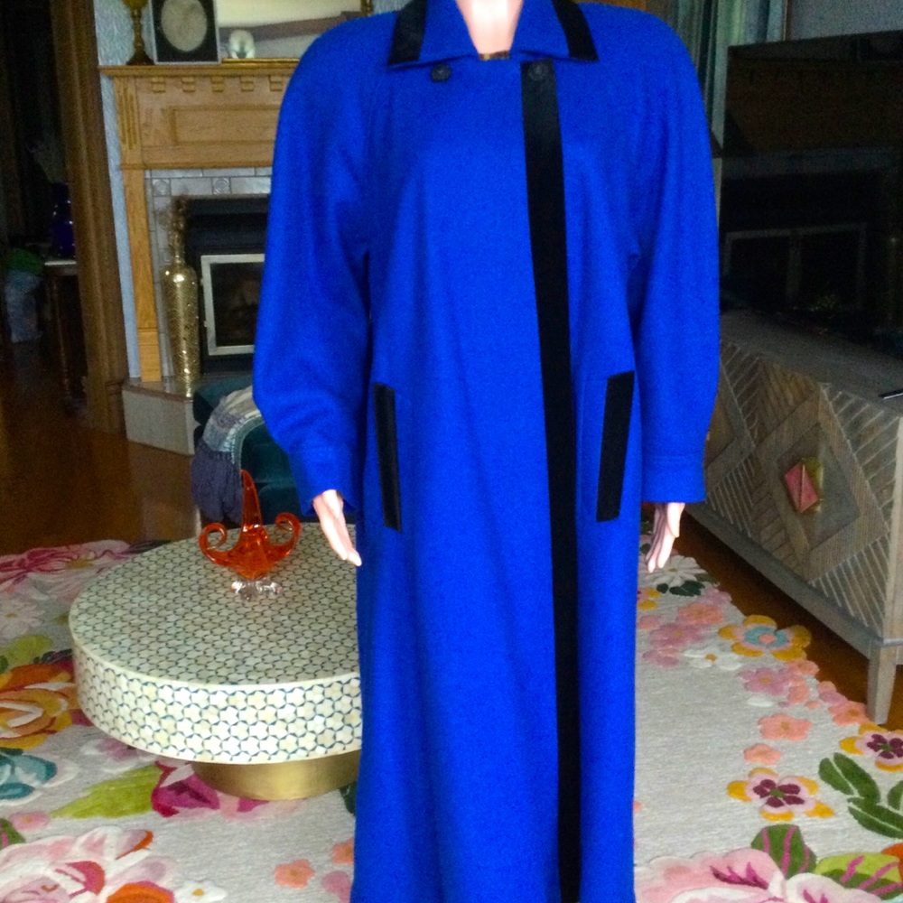 Stunning Portrait Wool Oversized Trench Coat 8